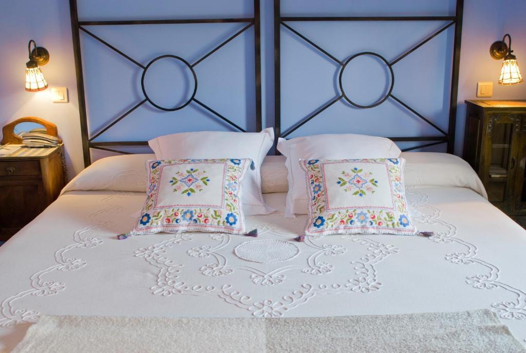 ホテル Casona De San Pantaleón de Aras 部屋 写真